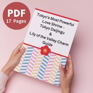以下が含まれることがあります： 「Tokyo's Most Powerful Love Shrine - Tokyo Daijingu & Lily of the Valley Charm Guide」というタイトルのガイドが手に持たれています。表紙にはテキスト、赤い花、カラフルなシェブロン柄が描かれています。左上には「PDF」と「17 Pages」と書かれた赤い円があります。
