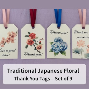 以下が含まれることがあります： 伝統的な日本の花のサンキュータグ9枚セット。各タグには、桜、バラ、アジサイ、蓮の花など、異なる水彩画の花柄が描かれています。タグには吊り下げ用のリボンが付いており、「ありがとう！」などのフレーズが含まれています。