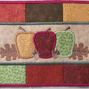 Machine Embroidery Design-ITH-Mug Rug-Apples Patchwork with 2 sizes, 5x7 and 6x10 hoops