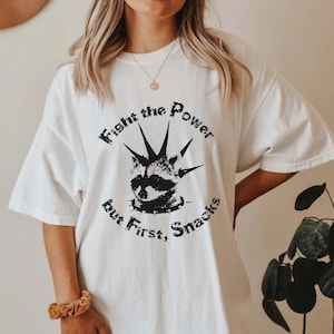Punk Raccoon Shirt, Y2K Tee, Unisex Clothing, Retro Racoon T-Shirt, Pump Cover, Vintage Graphic Tee, Grunge Streetwear, 90&#39;s style T-Shirt