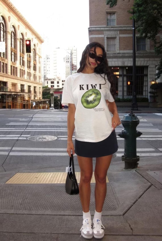 Kiwi T-Shirt, Vintage Graphic Fruit Shirt, Aesthetic Fruit Tee, Boho Shirt, Y2K Clothes, Graphic Food T-Shirt, Unisex Retro Tee, Gift