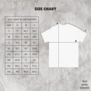 Puede incluir: Tabla de tallas para una camiseta en cent&iacute;metros. La tabla muestra las medidas del pecho, la longitud y la longitud de la manga en cent&iacute;metros para las tallas S a 5XL.
