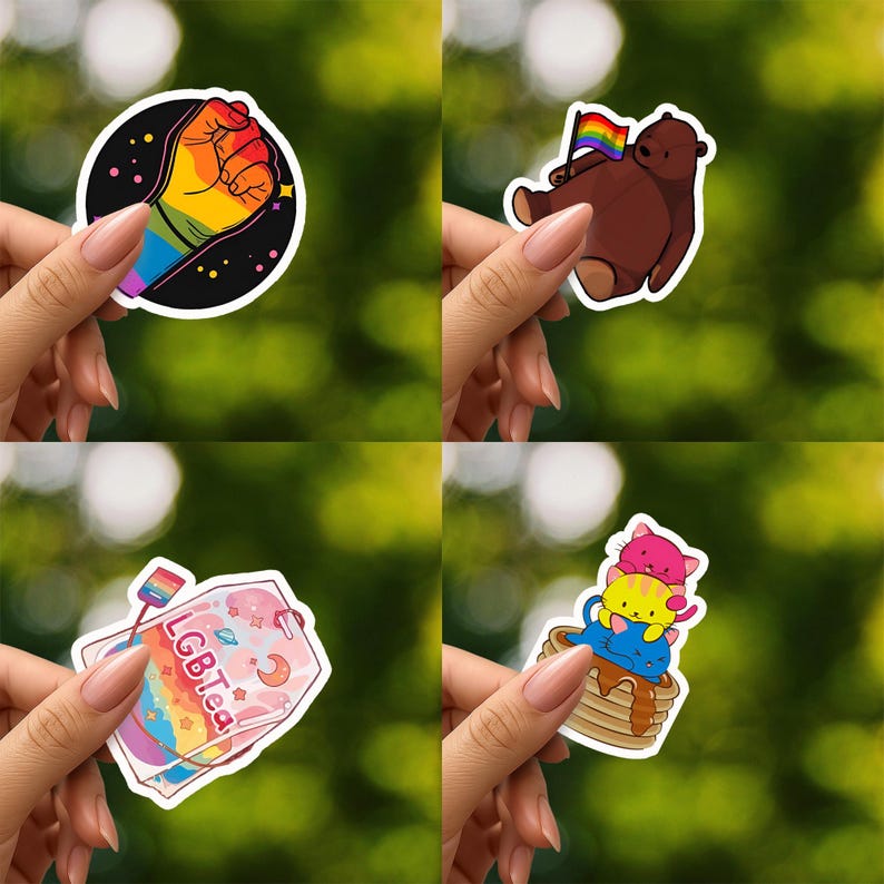 Może przedstawiać: Cztery kolorowe naklejki z motywami LGBTQ+. Jedna przedstawia tęczową pięść, druga misia z tęczową flagą, trzecia torebkę herbaty z napisem "LGBTea", a ostatnia stos naleśnik&oacute;w z trzema kotami.