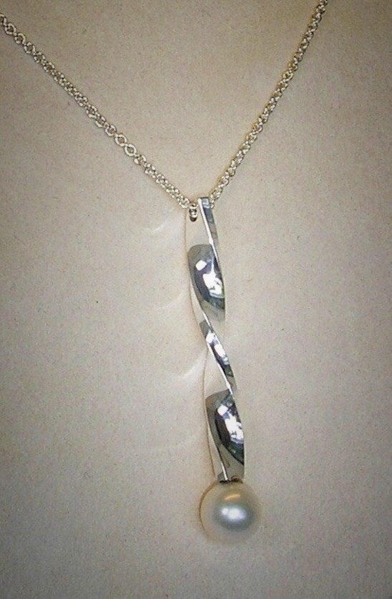 Sterling Silver Twist Pendant w/Freshwater Pearl