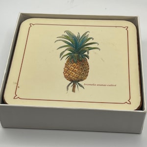 Zestaw 5 zabytkowych podstawek w kształcie ananasa Pimpernel Cream Wyprodukowano w Anglii 4 1/8" kw. Oryginalne pudełko