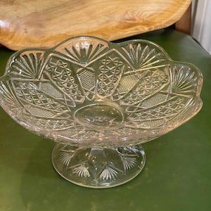 Vintage Clear Glass Compote Centerpiece Pedestal Fruit Bowl Candy dish with fan and diamond pattern