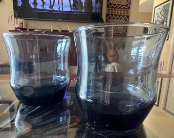Coppia di bicchieri vintage Libbey Rock Sharpe Apollo in vetro blu fumé.