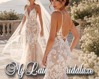 Vestido de novia de sirena de encaje hecho a medida, escote en V profundo, tirantes finos, espalda abierta y cola larga.