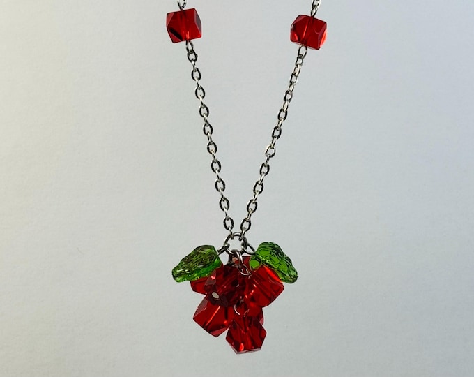 Handmade Grape Cluster Necklace – Red Glass Bead Fruit Pendant – Cottagecore Jewelry – Kawaii Aesthetic Necklace – Gift for Her