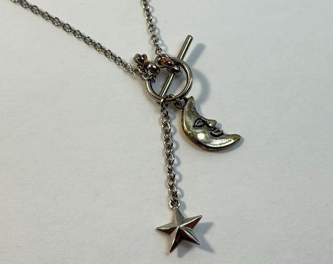 Moon and Star Toggle Necklace – Crescent Moon Face Pendant, Celestial Jewelry, Silver Tone Chain, Witchy Goth Aesthetic, Astrology Gift