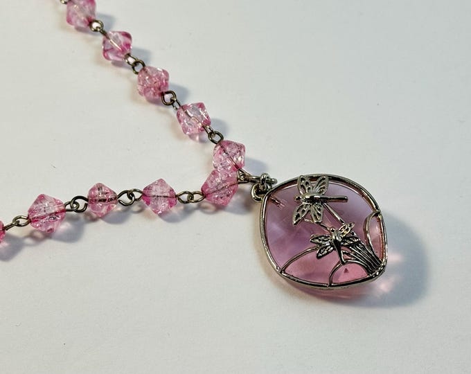 Dragonfly Pendant Necklace – Pink Crackle Glass Beads – Nature-Inspired Jewelry – Fairycore Gift – Handmade Garden Necklace