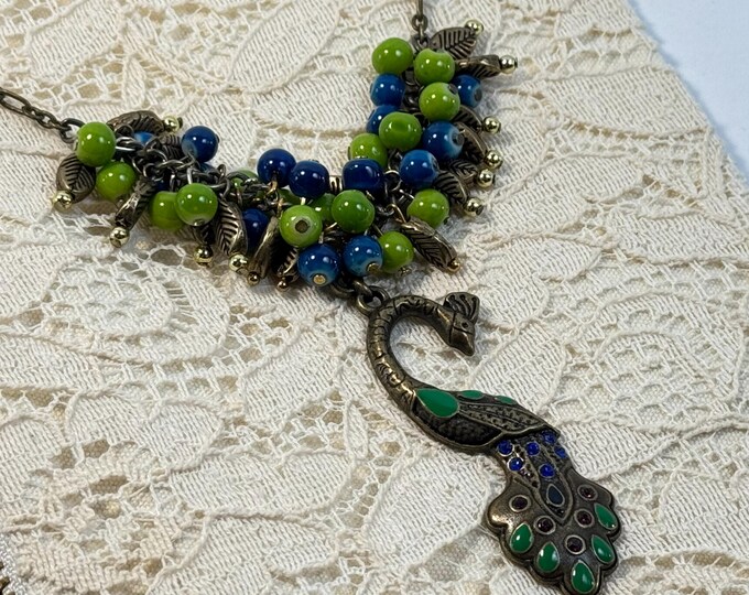 Boho Peacock Pendant Necklace – Green Blue Beaded Charm Jewelry – Antique Gold Chain – Statement Bird Necklace – Nature Inspired Gift