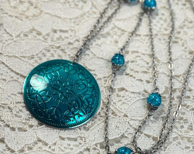 Teal Floral Medallion and Crackle Bead Statement Necklace – Boho Vintage-Inspired Jewelry