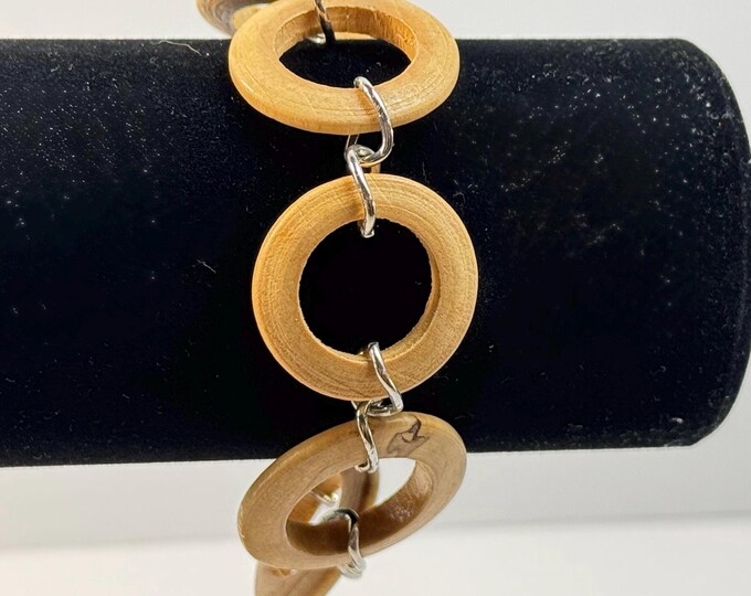 Natural Wooden Link Bracelet with Toggle | Handmade Boho Jewelry | Lightweight Wooden Circle Bracelet