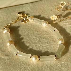 Natürliche Jade und Perlengoldkettenarmbänder, Jadeblumenarmband, Jadekristallarmband, Kristallyogaschmuck, echte Jade und Perlenarmband