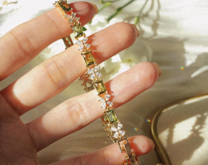 Natural Gemstone Bracelet, Peridot Crystal Bracelet, August Birthstone Gift, Peridot Minimalist Bracelet, CZ Bracelet, White Flower Bracelet
