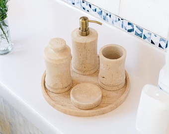Celestia - Juego de 5 piezas de accesorios de baño de lujo en mármol travertino con bomba de acero inoxidable