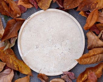 Bandeja de travertino beige Armonia: bandeja decorativa de 27 cm para baño, cocina y sala de estar.