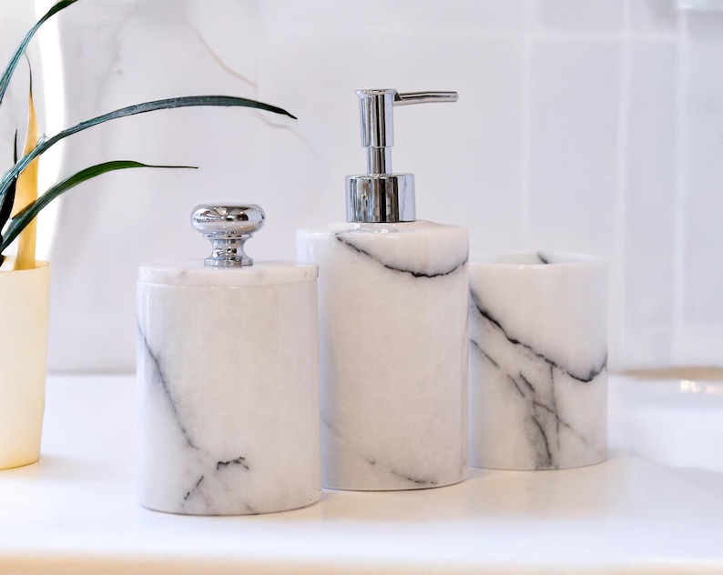 Aurelia - Luxury Veined White Marble Bathroom Accessories Set - 5-piece ...