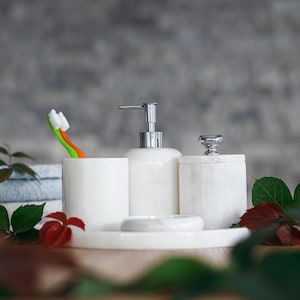 Valeria - 5-Piece White Marble Bathroom Accessories Set With Tray