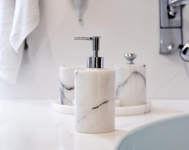 Aurelia - Luxury Veined White Marble Bathroom Accessories Set - 5-piece ...