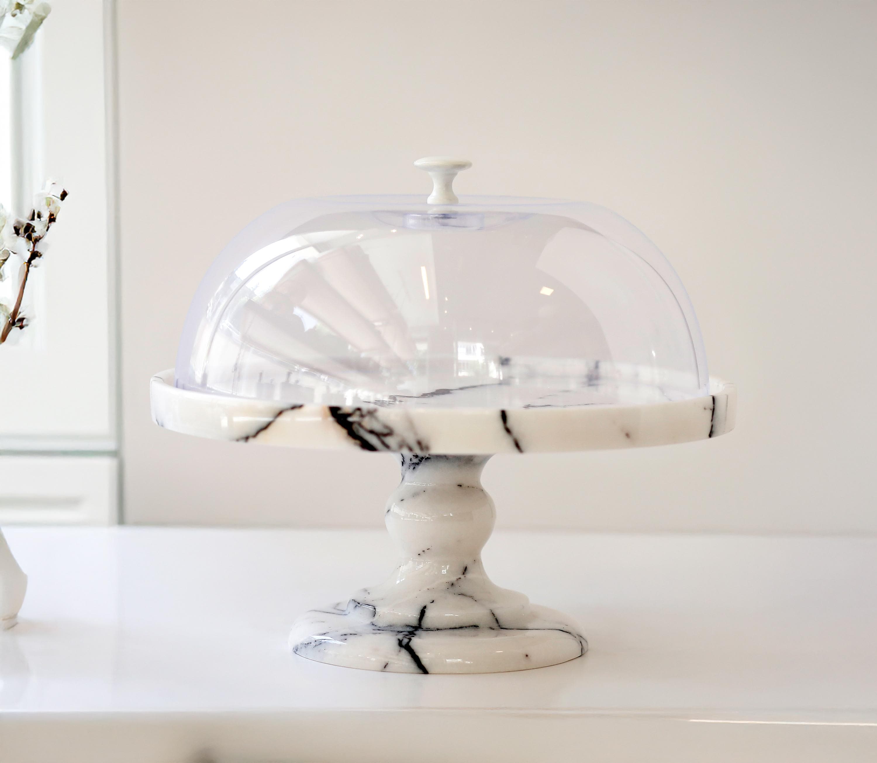 Gaia 12.4" 32cm Veined White Marble Cake Stand with Dome Lid - Pedestal Marble Pastry Stand