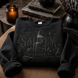 Broderad tröja från Salem, Massachusetts, häxa, Halloween, gotisk häxa, häxig gåva