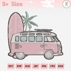 Könnte beinhalten: Rosa-weißes Stickdesign eines Oldtimer-Vans mit Surfbrett und Palme. Der Van hat mehrere Fenster und einen Gepäckträger. Das Bild enthält den Text "3+ Size" und Stickdateiformat-Abkürzungen.