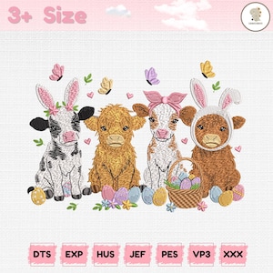 Può includere: Un ricamo raffigurante quattro mucche dei cartoni animati, ognuna adornata con accessori pasquali. Una mucca indossa orecchie da coniglio, un'altra un fiocco rosa e le altre hanno decorazioni floreali. Un cestino di uova di Pasqua è davanti a loro. Include il testo "3+ Size".