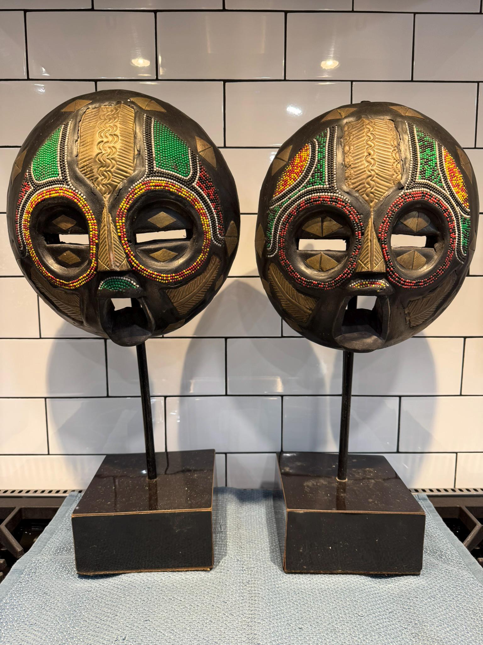 ビンテージの木製ビーズのアフリカのマスク。 - Etsy 日本