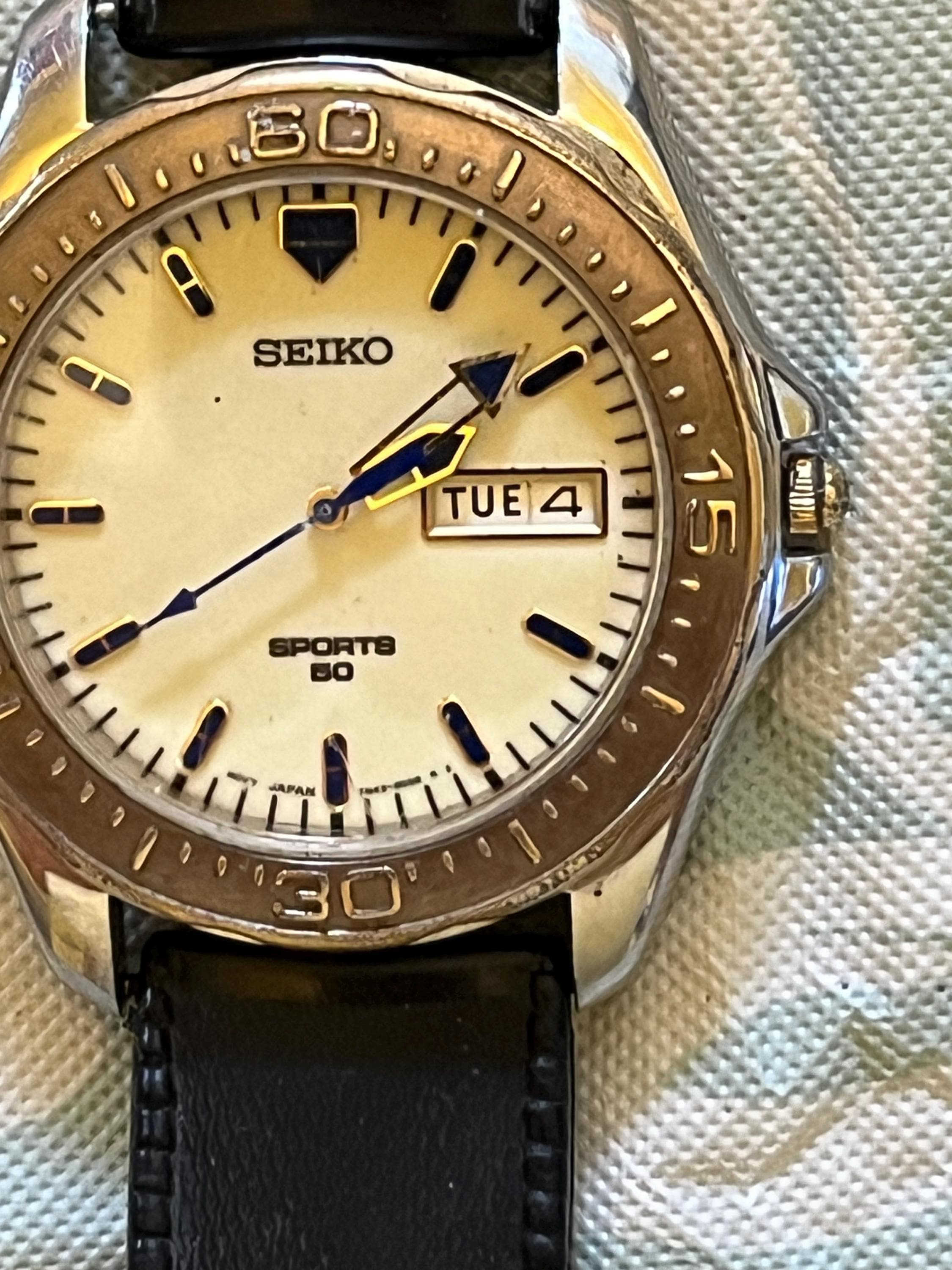 Seiko Quartz Day Date Stainless Steel Water Resistant 5 Bar Sport