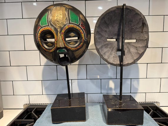 ビンテージの木製ビーズのアフリカのマスク。 - Etsy 日本