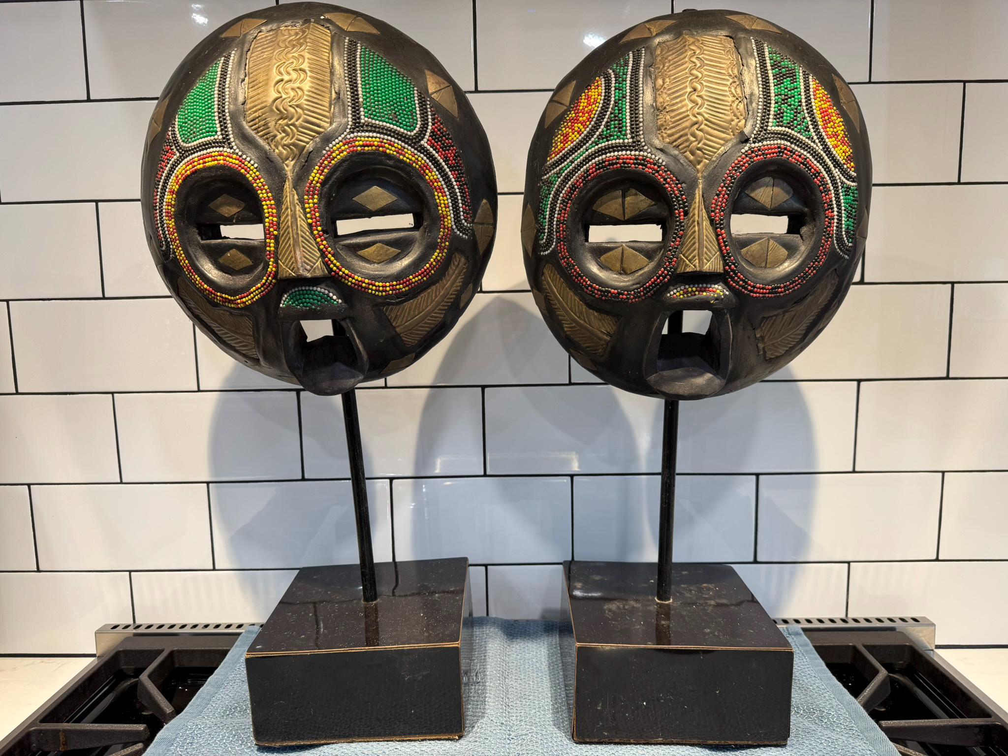 ビンテージの木製ビーズのアフリカのマスク。 - Etsy 日本