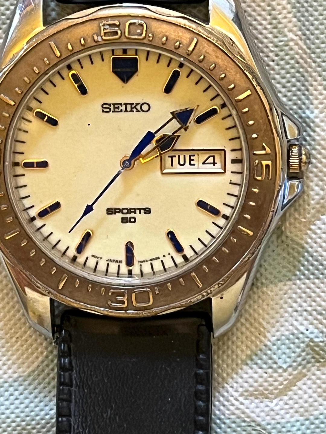 Seiko Quartz Day Date Stainless Steel Water Resistant 5 Bar Sport