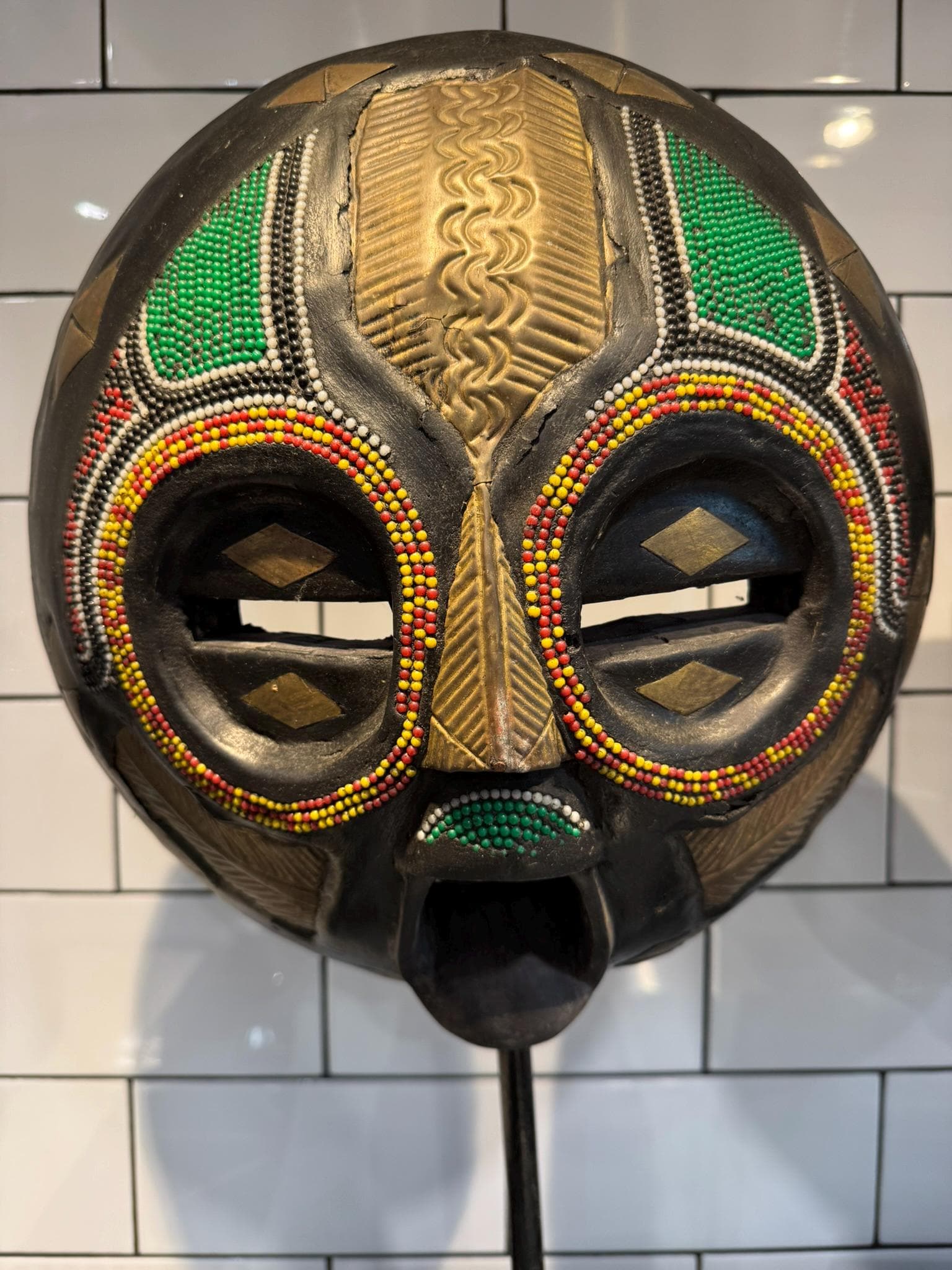 ビンテージの木製ビーズのアフリカのマスク。 - Etsy 日本