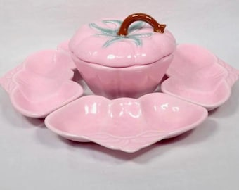 Vintage Pink Strawberry Serving Set – Ceramic Relish Tray with Lidded Bowl & 5 Sections, Cottagecore Fruit Dish, Pastel Kitchen Decor, 1950s