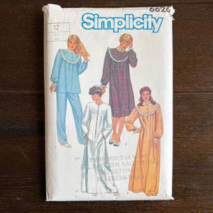 Simplicity 6626 VTG Oklippt Symönster Storlek 12 Nattlinne Pyjamas och Morgonrock 80-tal