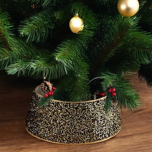 Christmas Tree Collar: Winter Village Tree Cover