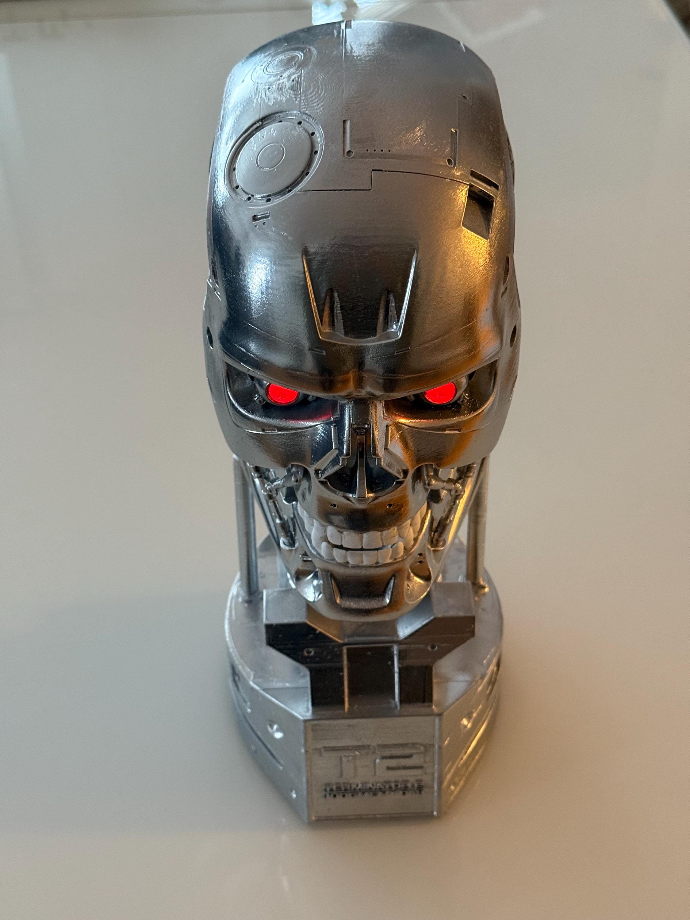 T-800 ターミネーター ヘッド 1:1 (赤く光る目の色) - Etsy 日本