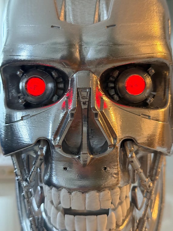T-800 ターミネーター ヘッド 1:1 (赤く光る目の色) - Etsy 日本