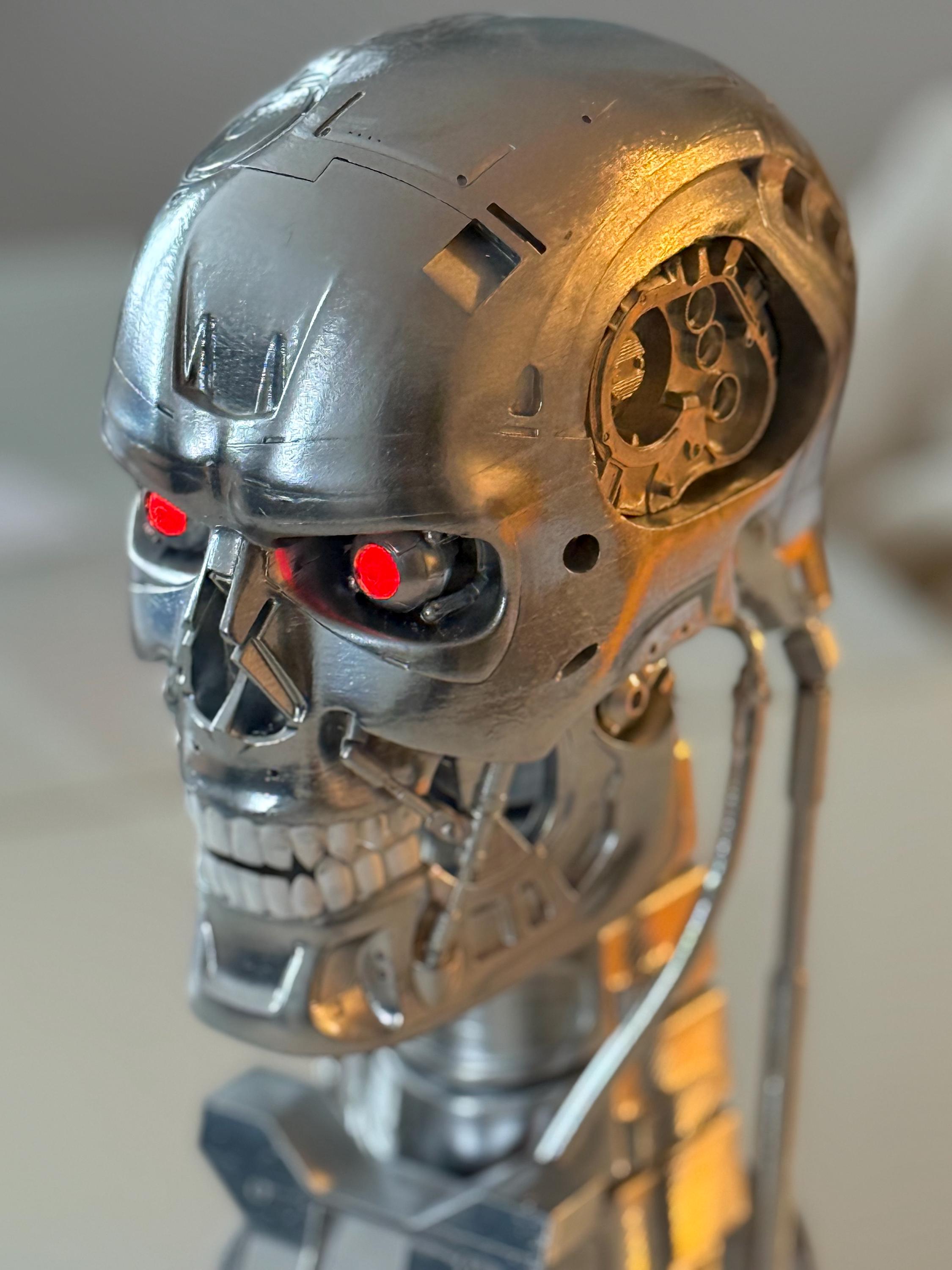 T-800 ターミネーター ヘッド 1:1 (赤く光る目の色) - Etsy 日本