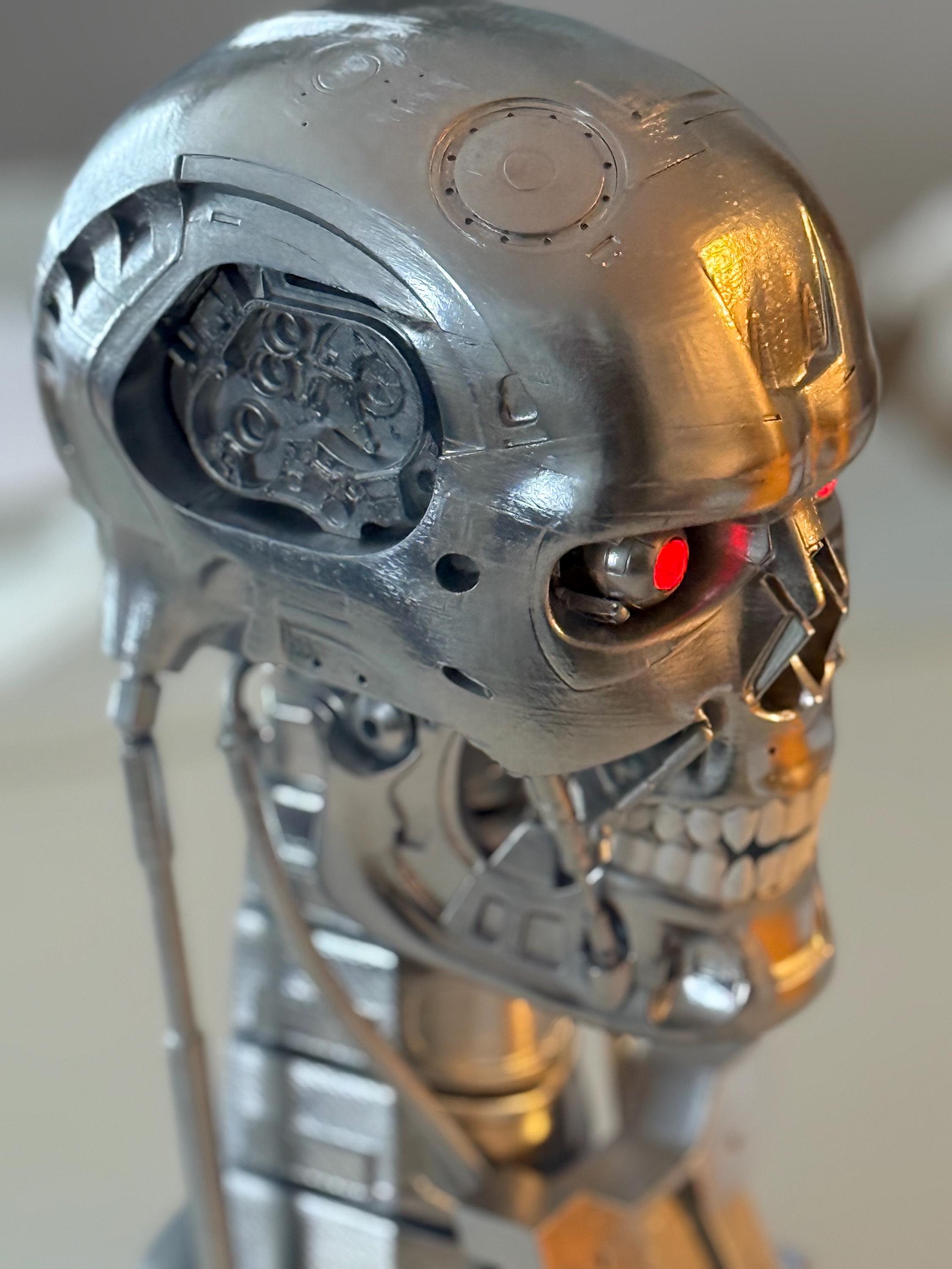 T-800 ターミネーター ヘッド 1:1 (赤く光る目の色) - Etsy 日本