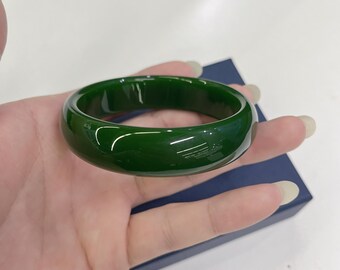 Brazalete de jade verde natural: brazalete ancho y redondo de jadeíta pulida, joyería asiática clásica para mujer.