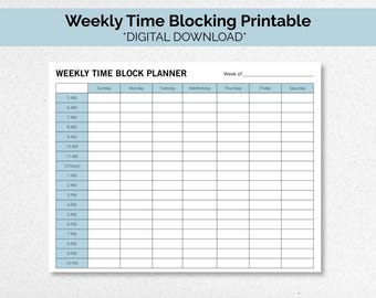 Op de afbeelding: Een afdrukbare wekelijkse tijdsblokplanner met een lichtblauwe koptekst met de tekst "Weekly Time Blocking Printable" en "DIGITAL DOWNLOAD". De planner heeft een rasterindeling met tijdsblokken van 5 uur tot 22 uur en dagen van de week.