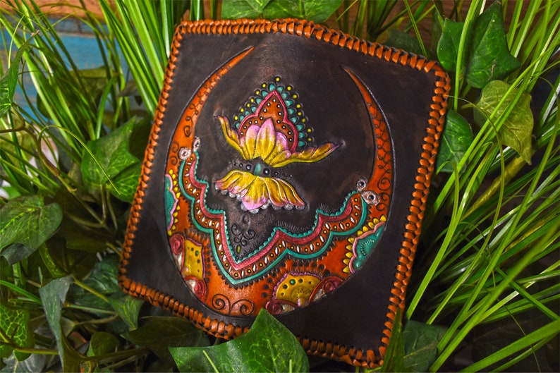 Lotus Moon Women/'s Leather Wallet Tooled