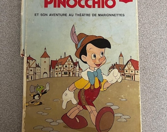 Pinóquio e sua aventura no teatro de fantoches da Walt Disney Productions