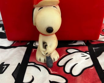 Snoopy rubber toy 1958 1965 UNITED FEATURE SYNDICATE inc