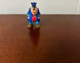 PAT HIBULAIRE Vintage Disney China Porcelain or Resin Figurine. Very mini 5 cm tall
