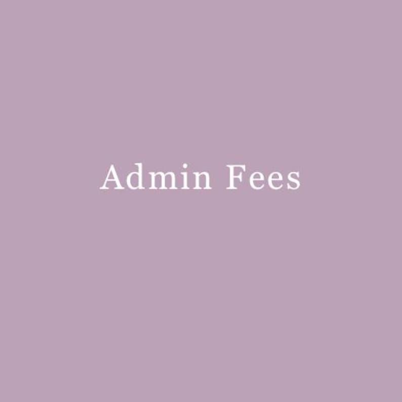 Puede incluir: Un fondo liso de color lavanda con las palabras "Admin Fees" en blanco, centradas en la imagen. El texto est&aacute; en una fuente sencilla, sin serifa.