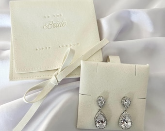 Brincos de prata com pérolas para noiva | Brincos para noiva | Presente para noiva | Presente de casamento | Presente para chá de panela | Presente para o dia do casamento